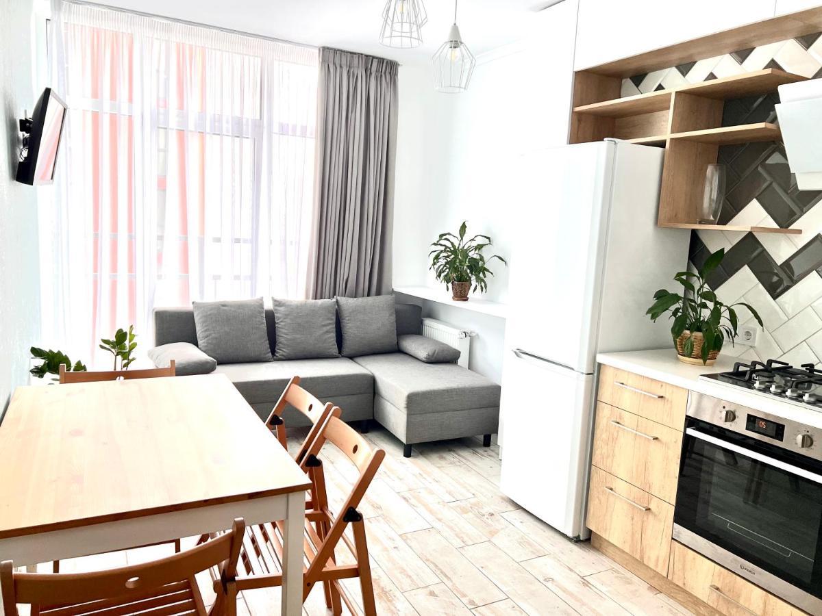 Osapart Cozy Apartment In A Complex Semycvit Lviv Bagian luar foto