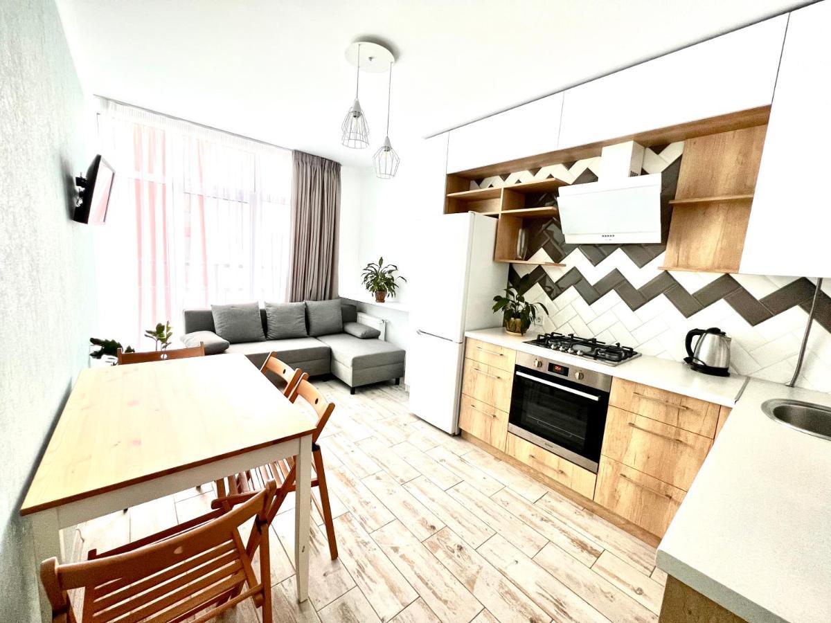 Osapart Cozy Apartment In A Complex Semycvit Lviv Bagian luar foto