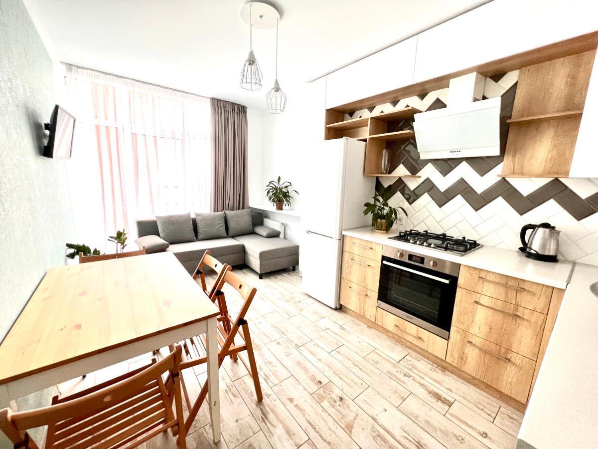 Osapart Cozy Apartment In A Complex Semycvit Lviv Bagian luar foto