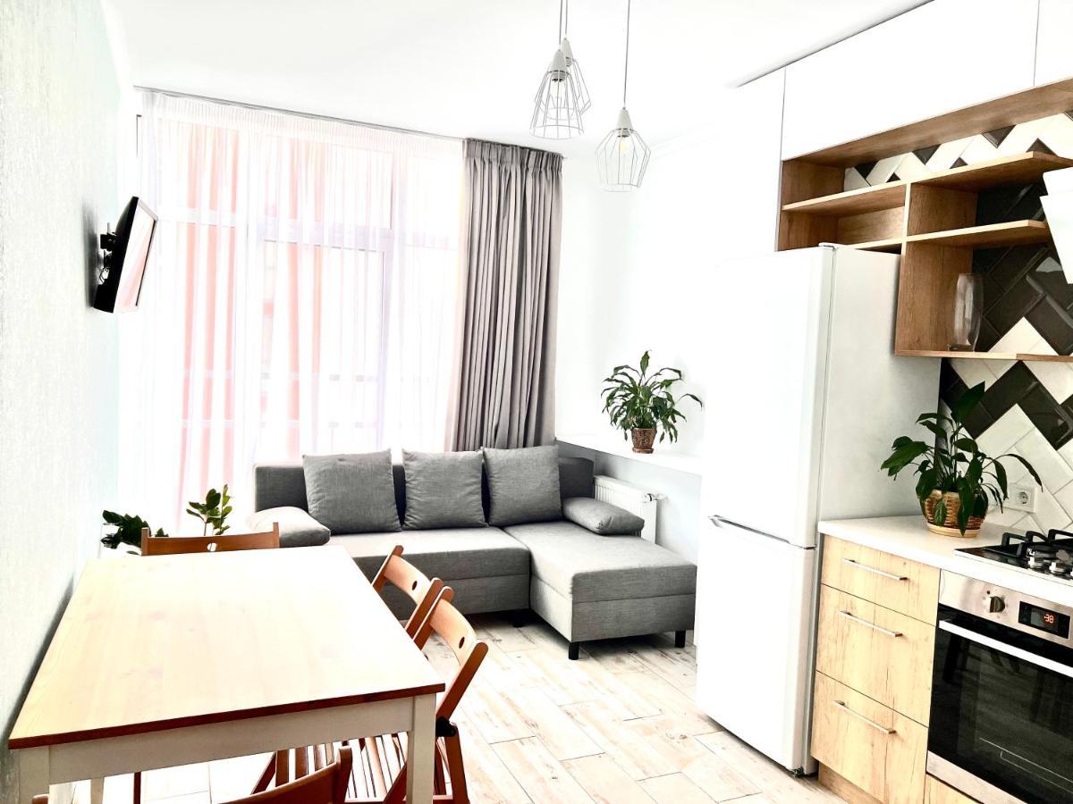Osapart Cozy Apartment In A Complex Semycvit Lviv Bagian luar foto