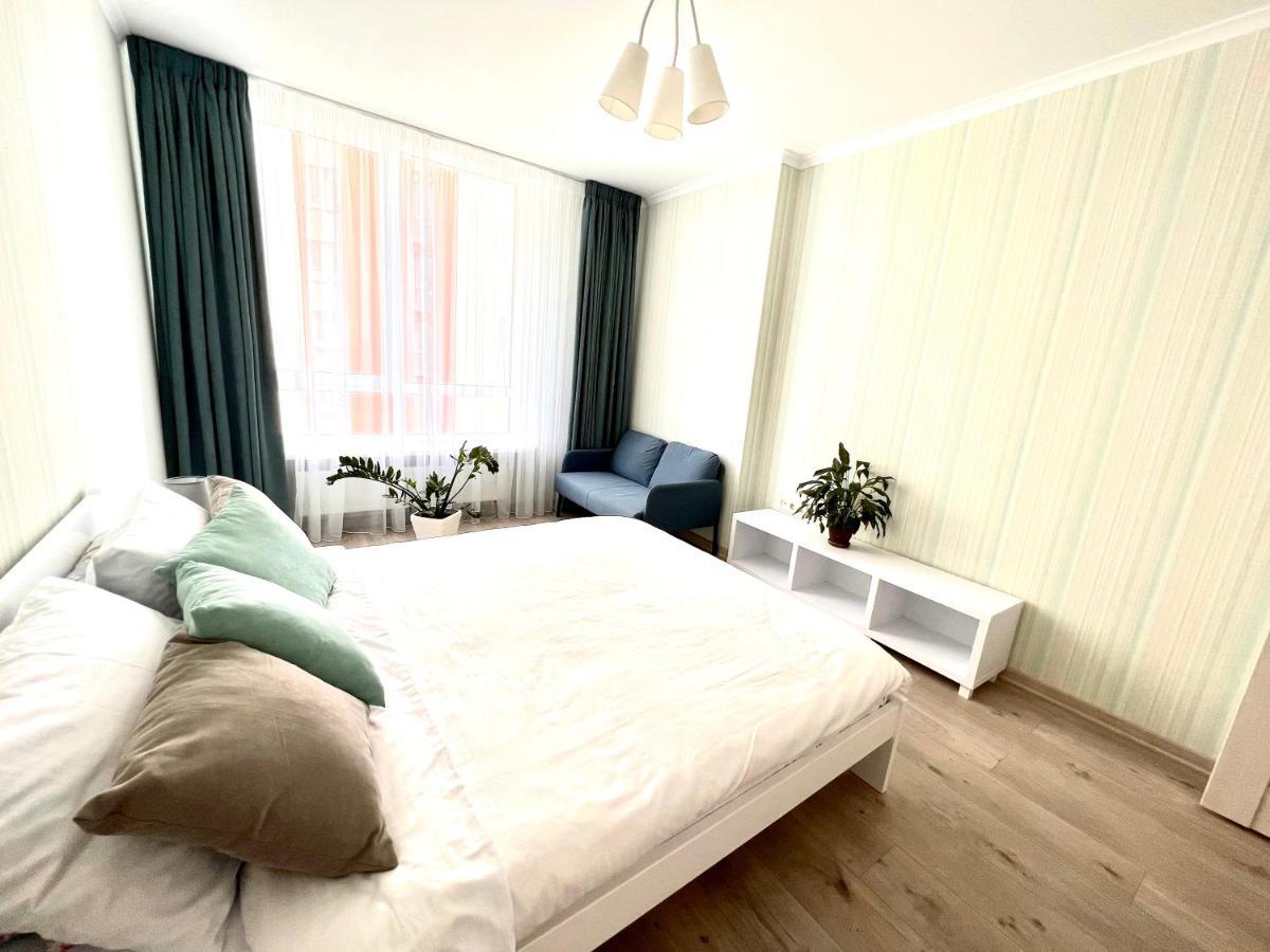 Osapart Cozy Apartment In A Complex Semycvit Lviv Bagian luar foto
