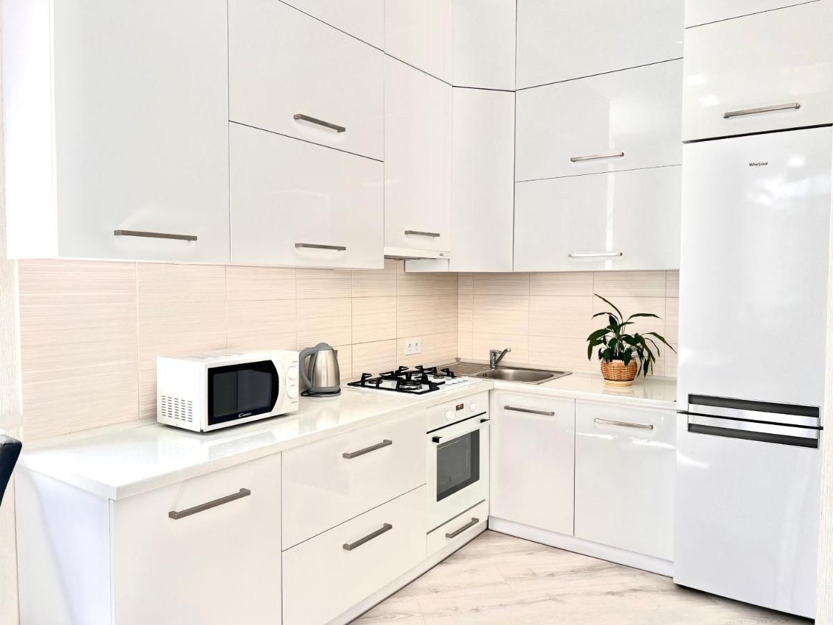 Osapart Cozy Apartment In A Complex Semycvit Lviv Bagian luar foto