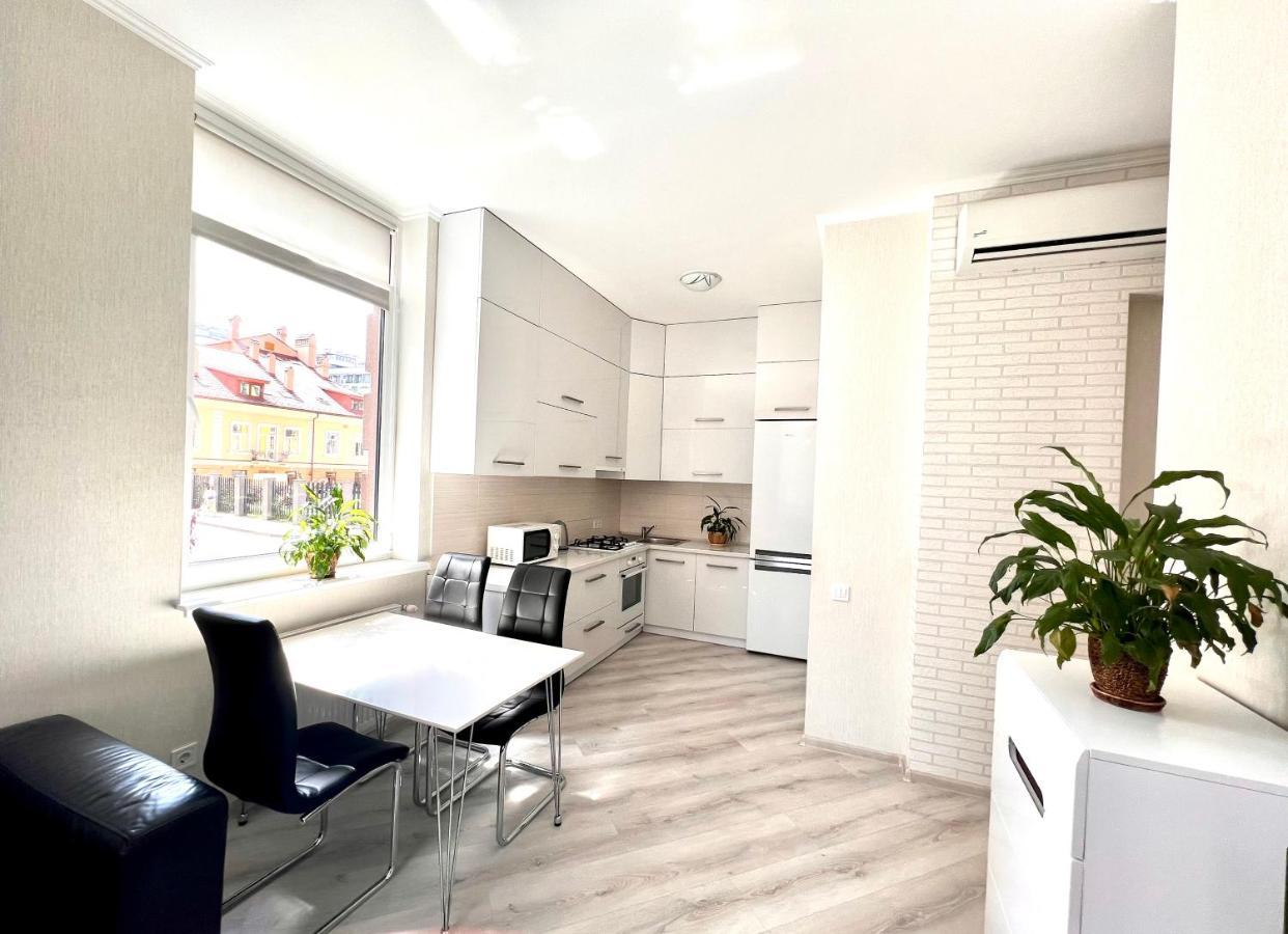 Osapart Cozy Apartment In A Complex Semycvit Lviv Bagian luar foto